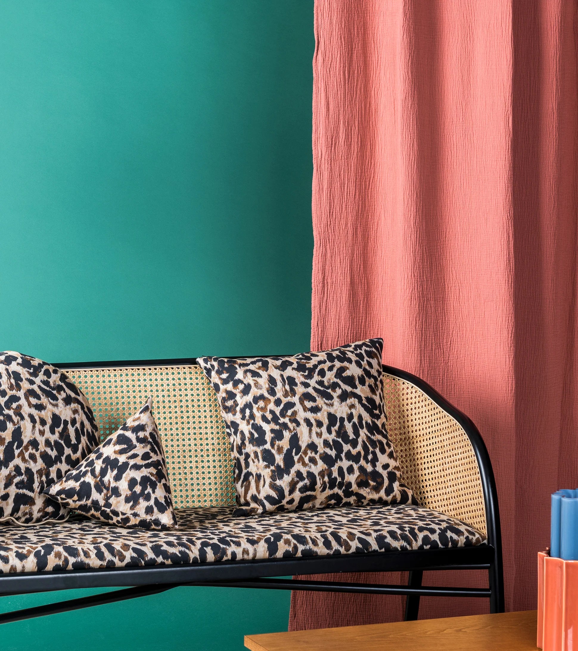 Carino Cushion — Leopard Jacquard (45 × 45 cm).
