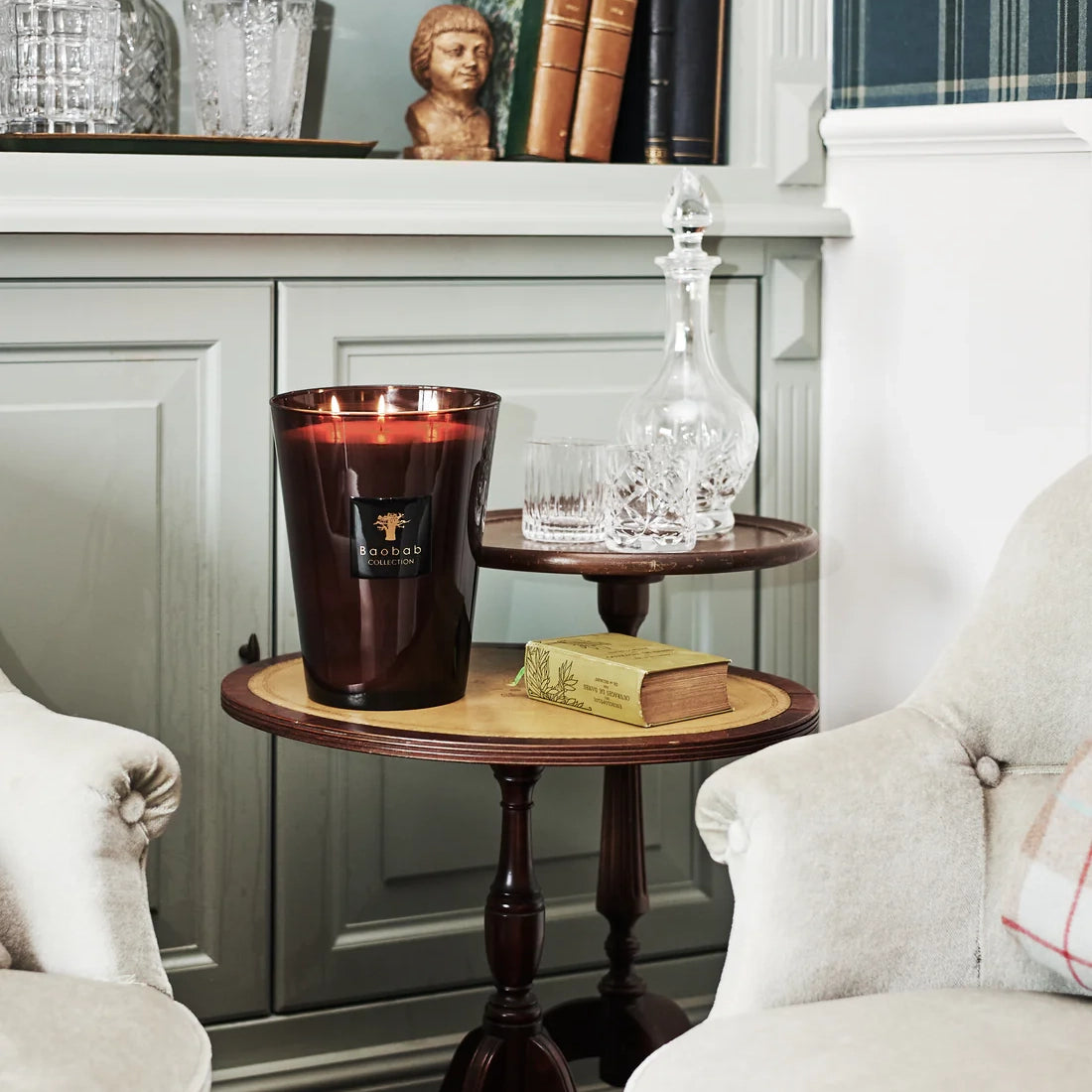 Baobab Collection Encre De Chine 4-wick scented candle in mouth-blown glass, 1.1kg, styled in a room setting 2