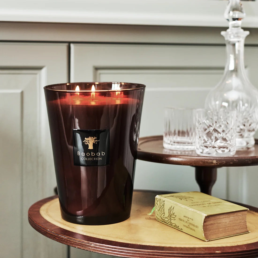 Baobab Collection Encre De Chine 4-wick scented candle in mouth-blown glass, 1.1kg, styled in a room setting 3
