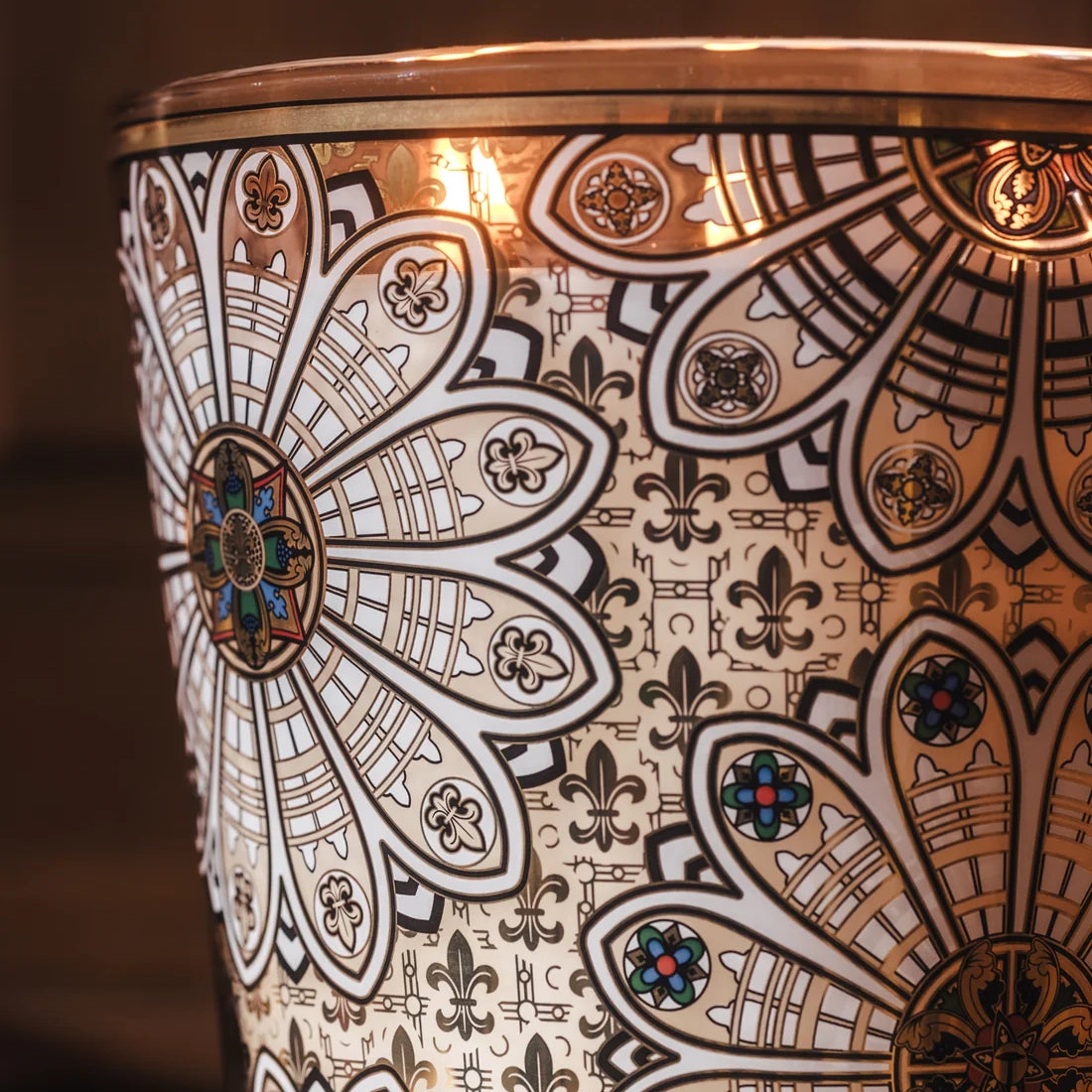 Baobab Collection Rosace 7-wick scented candle in mouth-blown glass, 6.5kg, detail view