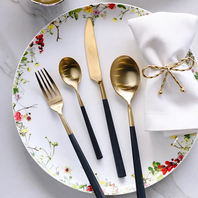 Bitossi Home Fiocco bow napkin rings in gold and silver, set of four, detail view
